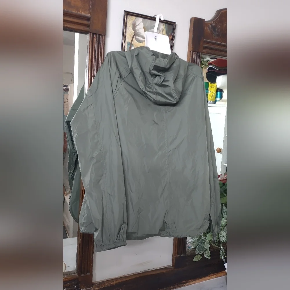 Men's windbreaker in size XL